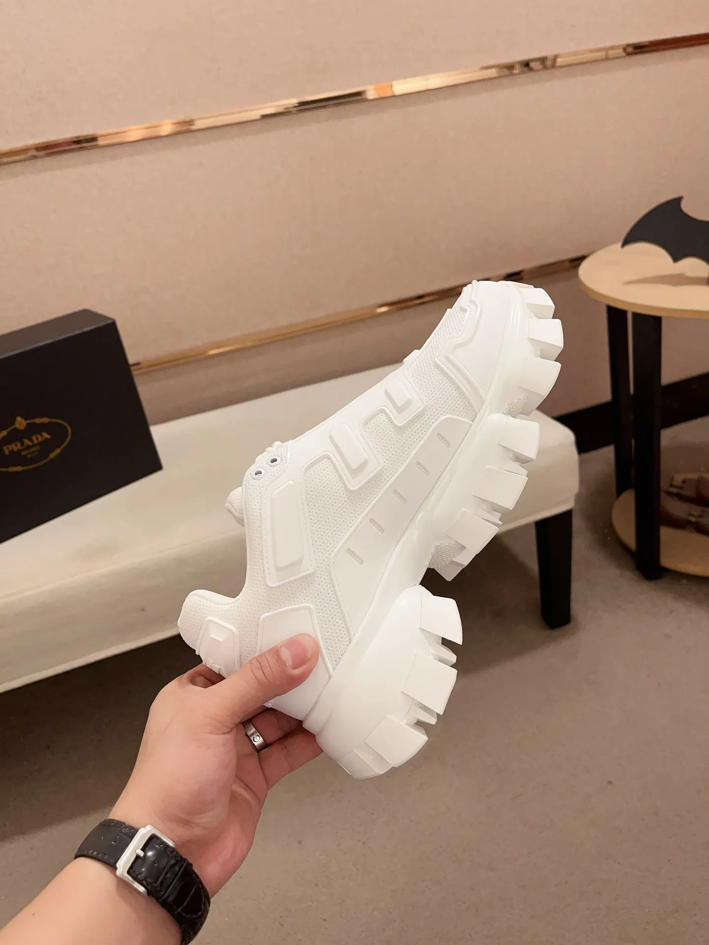Men's Men's Shoes 💰 620💰 ✔️✔️✔️High-quality new PRADA counters are launched at the same time. The new men's shoes and 😘fabrics are selected from first-layer cowhide. Lining: imported elastic mesh➕cowhide lining. 👍🏿High-end☄️Open-molded non-slip rubber outsole, exquisite lines, simple and elegant, comfortable and high-end for leisure travel. Number of yards: 38 to 44.